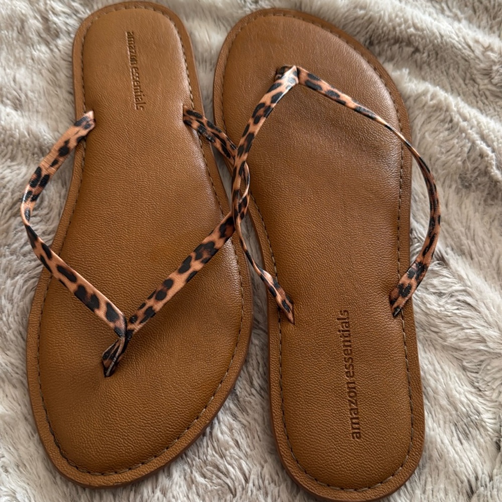Amazon Essentials flips 6.5